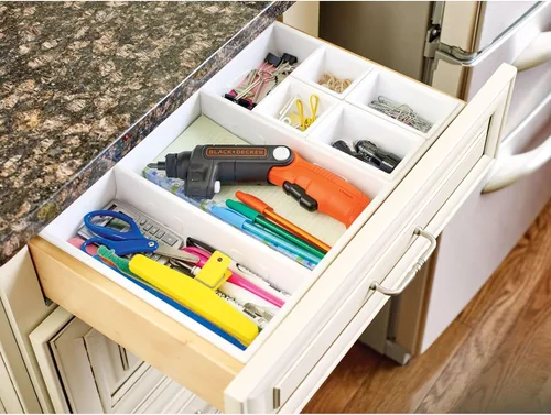 Miniatura 18 de BLACK+DECKER Destornillador inalámbrico con luz LED de 4V MAX, destornillador eléctrico con juego de 2 puntas (BDCSFL20C)