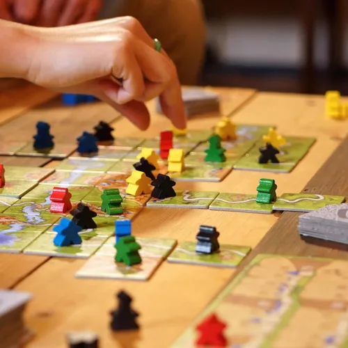Miniatura 8 de Asmodee Carcassonne Juego de Mesa - Juego Clásico de Estrategia de Colocación de Fichas, Diversión Familiar, Aventura Medieval para Niños y Adultos