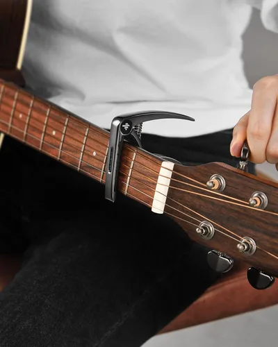 Miniatura 7 de Donner Cejilla para guitarra eléctrica y acústica DC-2, Ukelele Capo Negro con 4 púas