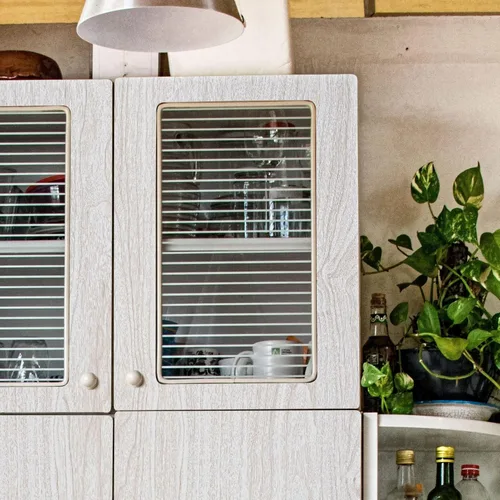 Miniatura 3 de Papel de contacto de madera blanca para gabinetes/cajones, papel tapiz de grano de madera para muebles de cocina, revestimiento de estantes