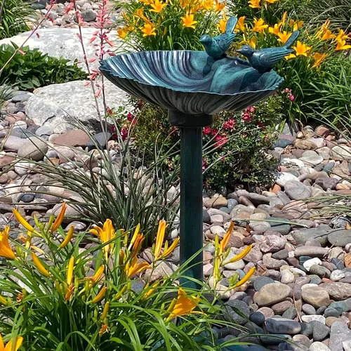 Miniatura 2 de Westcharm Bebedero para Pájaros de 29 Pulgadas, Ligero, de Resina Poli Verde Verdigris para Exteriores con Pájaros Decorativos y Base de Pedestal