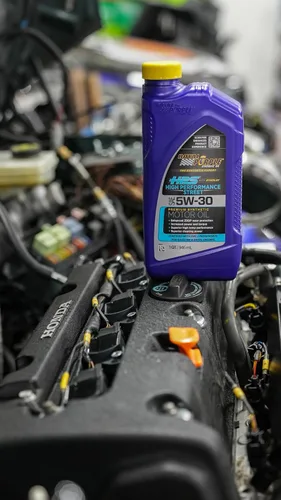 Miniatura 5 de Royal Purple Aceite sintético para motor 36530-6PK HPS 5W-30 con tecnología de aditivos Synerlec, 1 cuarto de galón, caja de 6