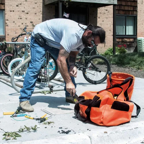 Miniatura 3 de Klein Tools Bolsa de lona 5216V, resistente al agua, con paneles de malla y agujeros de drenaje, se puede llevar como una mochila