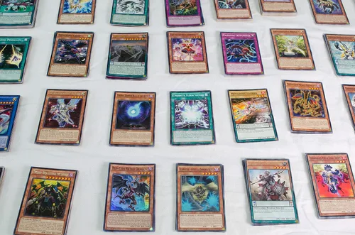 Miniatura 2 de Lote de 200 cartas YuGiOh ¡Impecables! Incluye todos los sets