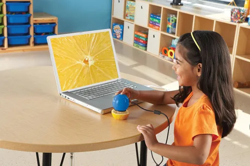Miniatura 4 de Learning Resources Zoomy 2.0 Microscopio digital portátil, computadora, proyector o accesorios para pizarra blanca interactiva, azul, a partir de 4