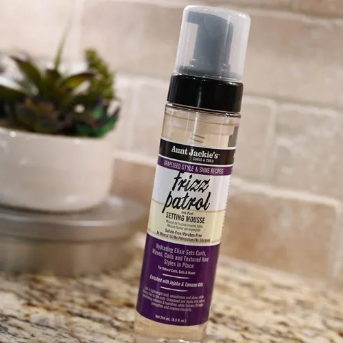 Miniatura 7 de Aunt Jackie's Grapeseed Style and Shine Recipes Frizz Patrol Anti-Poof Setting Mousse para el cabello, establece estilos de cabello rizado en su