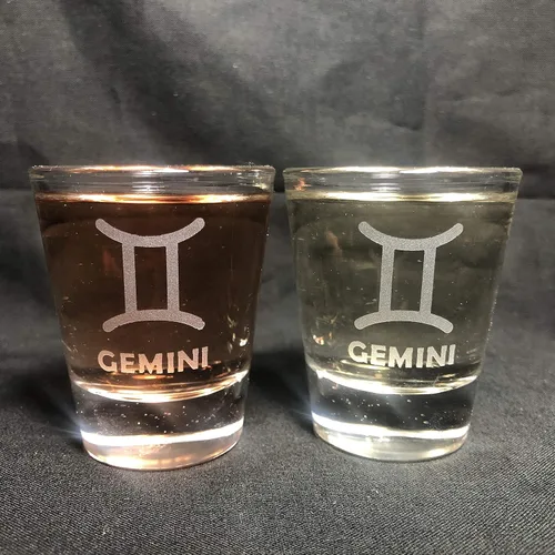 Miniatura 11 de Juego de 2 vasos de chupito de signos del zodiaco Aries Leo Cáncer Piscis Escorpio Tauro Sagitario Géminis Virgo Libra Capricornio Acuario (AQUARIUS)