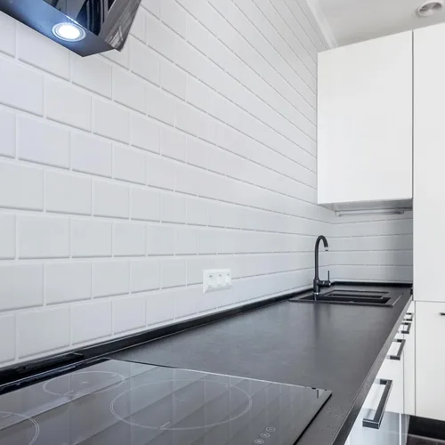 Miniatura 8 de Art3dwallpanels Protector contra salpicaduras blanco brillante, vinilo moderno, autoadhesivo, rayas, acabado brillante, uso en cocina y baño, 12 x
