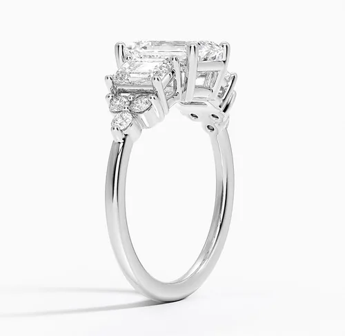 Miniatura 3 de IGI - Anillo de compromiso de diamantes creados en laboratorio de talla esmeralda blanca de 2.50 quilates con acento, dos esmeraldas brillantes