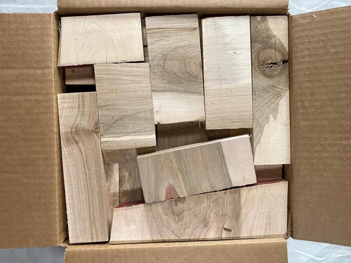 Miniatura 11 de Cajas de tablas de desechos sobrantes.