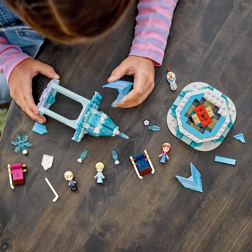 Miniatura 7 de LEGO Disney Frozen Anna and Elsa's Magical Carousel 43218 Ice Palace - Juego de juguetes de construcción con la princesa Disney Elsa, Anna y Olaf