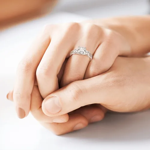 Miniatura 8 de Anillo de compromiso de plata esterlina 925 con 3 circonias cúbicas - corte princesa con piedras laterales