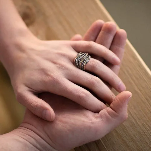 Miniatura 7 de Mytys - Anillos de banda ancha trenzados, anillo de cuerda torcida, anillos de declaración trenzados de dos tonos de metal mixto, joyería de moda