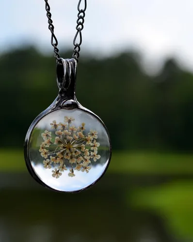 Miniatura 6 de Queen Anne's - Collar de encaje con colgante de flor prensada real en cristal hecho a mano, joyería de flores silvestres, collares de encaje