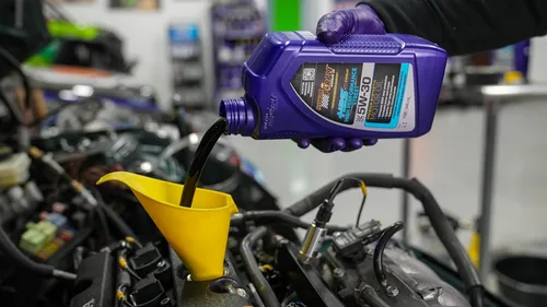 Miniatura 6 de Royal Purple Aceite sintético para motor 36530-6PK HPS 5W-30 con tecnología de aditivos Synerlec, 1 cuarto de galón, caja de 6