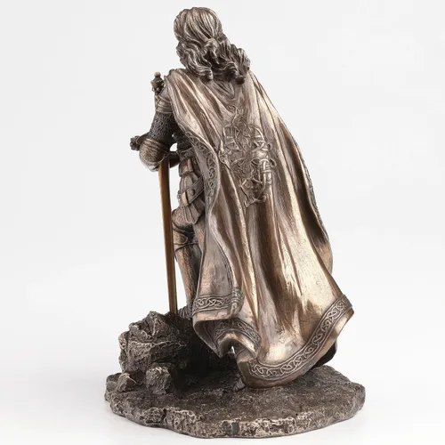 Miniatura 8 de Veronese Design King Arthur de pie tirando de la espada en la estatua de bronce de piedra