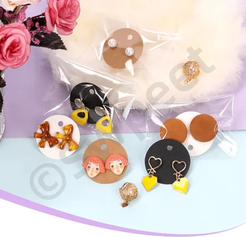 Miniatura 6 de Swpeet Juego de 800 tarjetas de exhibición de aretes de 3 colores, 1.6 in a 1.6 pulgadas, papel kraft redondo blanco y negro, tarjetas con parte Kit