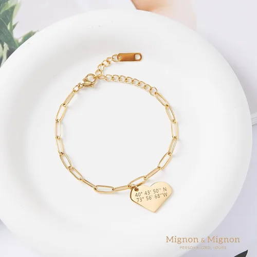 Miniatura 7 de MignonandMignon Pulsera de cadena de clip personalizada para ella, pulsera con colgante de corazón grabado personalizado, joyería con encanto