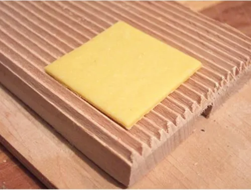 Miniatura 2 de Eppicotispai Garganelli y ñoquis Stripper con pala, madera de haya natural, marrón