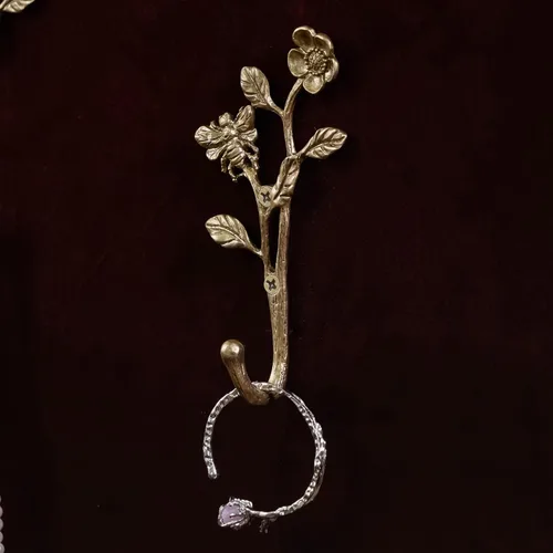 Miniatura 5 de SOFFEE DESIGN 2 piezas de ganchos para abrigos de metal dorado oscuro con forma de abeja y flores en 3D, para entrada, baño, dormitorio, decoración