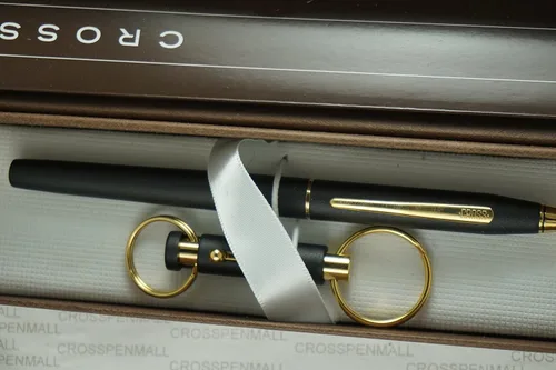 Miniatura 2 de Cross Fabricado en los Estados Unidos Century Classic Satin Matte Black & 23kt Gold Gel Ink Selectip Bolígrafo roller y llavero a juego.