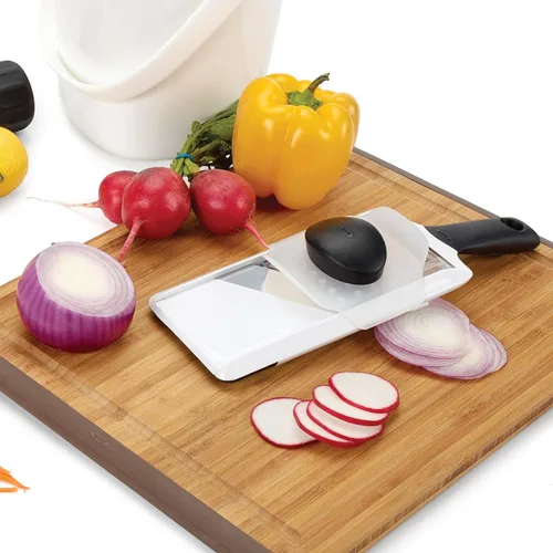 Miniatura 8 de OXO Cortadora de mandolina de mano Good Grips para cocina, cortador de verduras ajustable