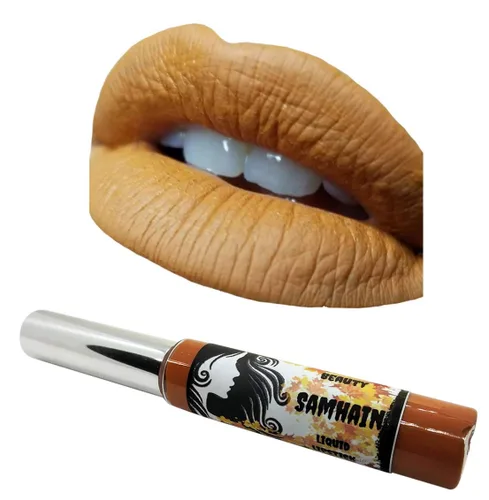 Lápiz labial líquido gótico para cosplay. Productos de belleza 100% veganos y libres de crueldad inspirados en el horror, la cultura pop y el Samhain