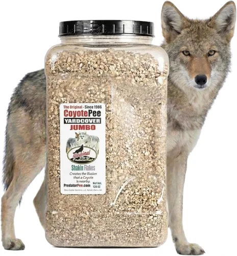 PredatorPee CoyotePee YardCover Shakin' Flakes – Disuasorio natural para ciervos, mapaches, marmotas y más – Gránulos de fácil propagación – 128