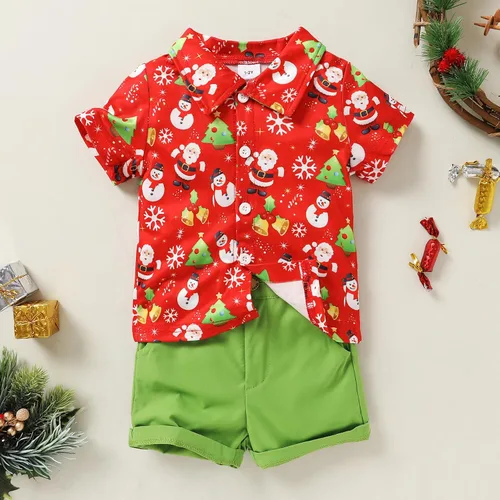 Miniatura 2 de JEELLIGULAR Conjunto de pantalones cortos y camisa con botones y estampado de Papá Noel para niños pequeños