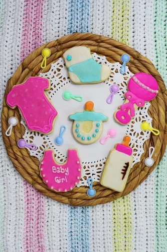 Miniatura 4 de R&M International Cortadores de galletas para baby shower y fiesta, mameluco, botella, chupete, botín, babero, sonajero, juego de 6 piezas