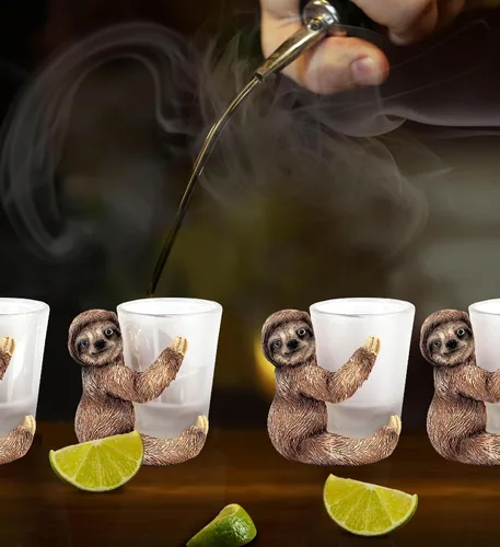 Miniatura 4 de CoTa Global Cool Sloth - Vaso de chupito – Novedoso accesorio de licor para el hogar y bar, divertido tirador de animales salvajes para bebidas