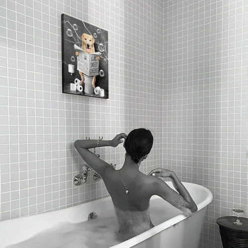 Miniatura 2 de Kasluolo Divertido arte de pared de perro Beagle para decoración de baño, lindo beagle sentado en la bañera, lienzo impreso pintura de animales