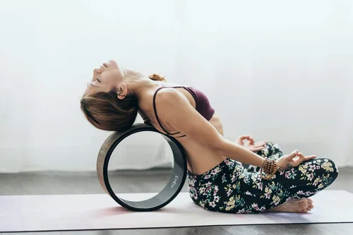 Miniatura 7 de YOGA DESIGN LAB THE YOGA WHEEL Rueda de ejercicio ecológica impresa extra fuerte, acolchada, diseñada en Bali Mejora tus posturas y estira más