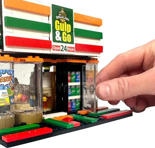 Miniatura 6 de General Jim's Gulp & Go - Juego de bloques de construcción de gasolinera para tienda de conveniencia, 320 piezas, tienda modular de esquina urbana