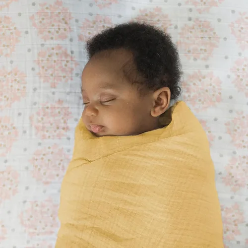 Miniatura 7 de SwaddleDesigns Mantas Envolventes de Muselina de Algodón, Juego de 4, Manta de Recepción para Bebés Recién Nacidos, Registro de Bebés y Regalo, Días