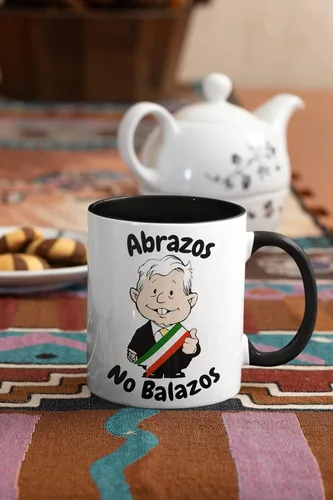 Miniatura 3 de MEXICANDOO AMLO - Taza de café Abrazos No Balazos con diseño de dibujos animados divertidos Muñeco AMLITO, taza de cerámica blanca brillante