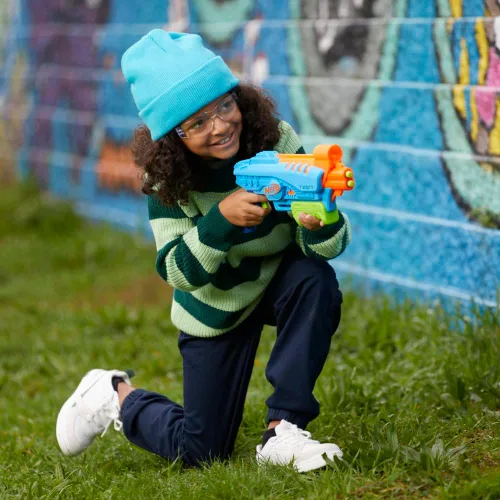 Miniatura 11 de Nerf Elite Jr Ultimate Starter Set, 2 lanzadores de espuma de juguete fáciles de jugar, 15 dardos Nerf Elite, 2 objetivos, juegos al aire libre
