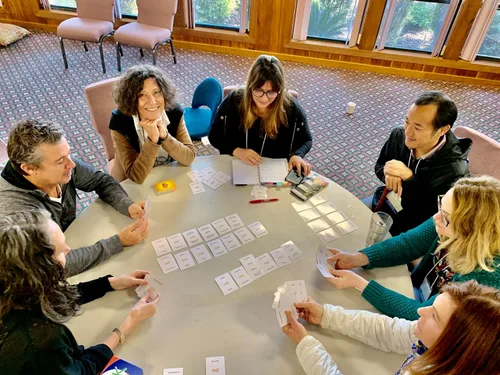 Miniatura 4 de GROK Tarjetas de conversación y juegos de empatía: 20 juegos para enseñar empatía, inteligencia emocional y habilidades SEL para familias, aulas