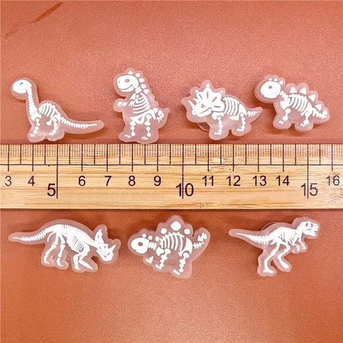 Miniatura 4 de pequano Dijes de dinosaurio para zapatos, dijes para niños, decoración de pines de PVC para zuecos, zapatos, pulseras, dinosaurios, recuerdos