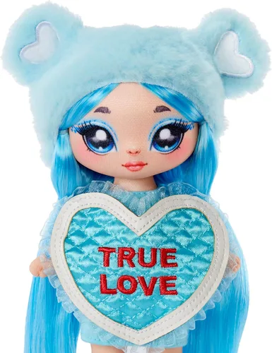Miniatura 3 de MGA Entertainment Na Na Na Surprise Lily Sarang - Muñeca de moda inspirada en el oso de peluche azul de 7.5 pulgadas con pelo azul claro, vestido