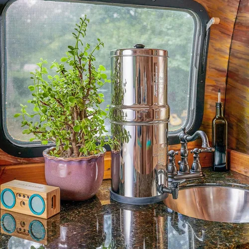 Miniatura 9 de Travel Berkey - Filtro de agua alimentado por gravedad con 2 elementos Berkey negros + 2 elementos de flúor Berkey PF-2 y reducción de arsénico, uso