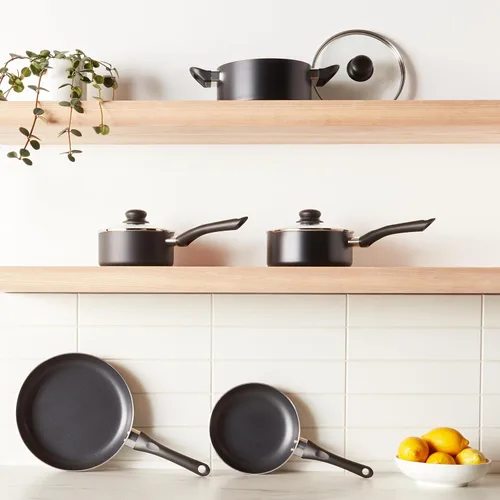 Miniatura 3 de Amazon Basics - Juego de utensilios de cocina antiadherentes de 8 piezas, sin inducción, incluye ollas y sartenes, color negro