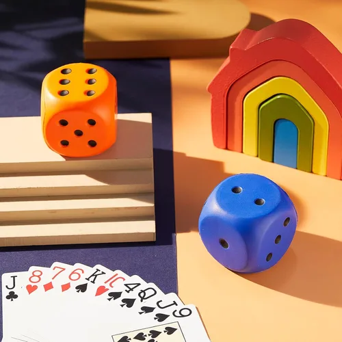Miniatura 4 de Zomiboo 2 dados grandes de espuma de 2.3 pulgadas para el aula, gigantes de 6 caras, decoración de fiesta de casino, juguete para aliviar la naranja