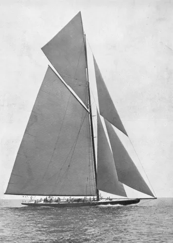 AmericaS Cup 1920 Nsir Thomas Johnstone Lipton (1850-1931) Mercante británico y navegante a bordo del trébol Iv The Challenger In The AmericaS Cup