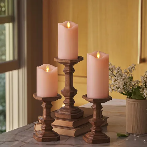 Miniatura 11 de Matchless Candle Co. de Luminara Juego de 3 (3" x 4.5", 5.5", 6.5") Vela sin llama LED parpadeante con pilas, llama móvil, pilar de cera, borde