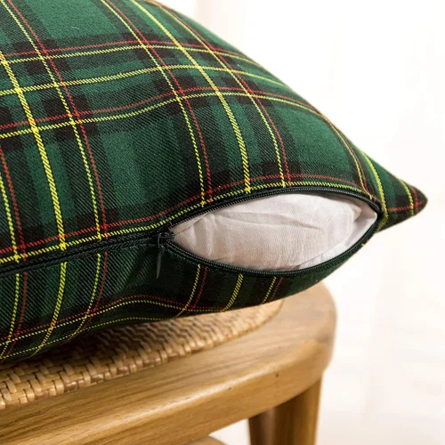 Miniatura 7 de AQOTHES Juego de 2 fundas de almohada decorativas a cuadros de Navidad para decoración rústica de casa, tartán escocés, verde, 22 x 22 pulgadas