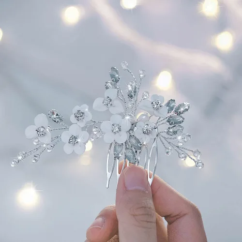 Miniatura 5 de Unicra Peine de pelo de novia plateada con flores para novia, accesorios para el cabello con diamantes de imitación brillantes, joyería para mujeres
