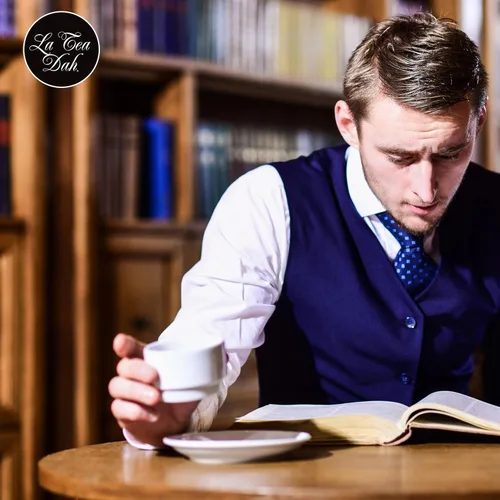 Miniatura 8 de Noveltea Cesta de regalo de té literario de La Tea Dah, 5 tés gourmet, agitador de miel y diario, regalos para escritores y lectores, juego