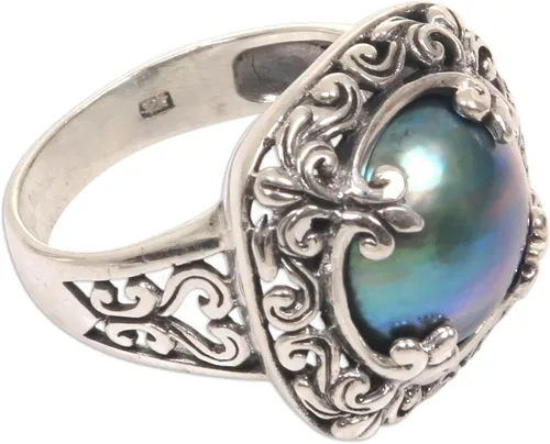 Miniatura 2 de NOVICA Anillo de cóctel artesanal hecho a mano con perlas de agua dulce cultivadas Mabe de plata de ley 925 con motivo floral azul Indonesia piedra