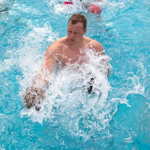 Miniatura 3 de Pesas totales de piscina para paquete de ejercicios acuáticos, campanas de policarbonato para la parte superior del cuerpo y aletas acolchadas